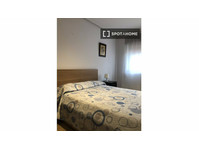 Rooms for rent in 4-bedroom apartment in Oviedo - 出租