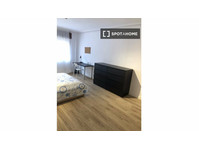 Rooms for rent in 4-bedroom apartment in Oviedo - K pronájmu