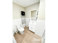 KOMFORT-Zimmer mit eigenem Bad in einem Studentenwohnheim… - WGs/Zimmer