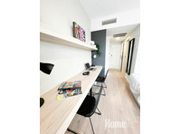 DELUXE-Zimmer mit eigenem Bad in einem Studentenwohnheim in… - WGs/Zimmer