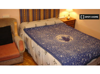 Cozy Room in 5-bedroom apartment  in Salamanca - Females - الإيجار
