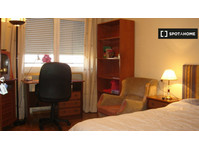 Cozy Room in 5-bedroom apartment  in Salamanca - Females - 	
Uthyres