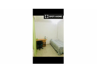 Room for rent in 4-bedroom apartment in Salamanca - Аренда