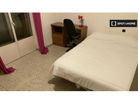 Room for rent in 4-bedroom apartment in Salamanca - Za iznajmljivanje