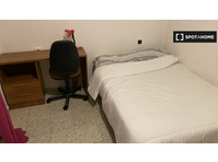Room for rent in 4-bedroom apartment in Salamanca -  வாடகைக்கு 