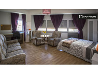 Rooms for rent in 5-bedroom apartment in Salamanca - Na prenájom