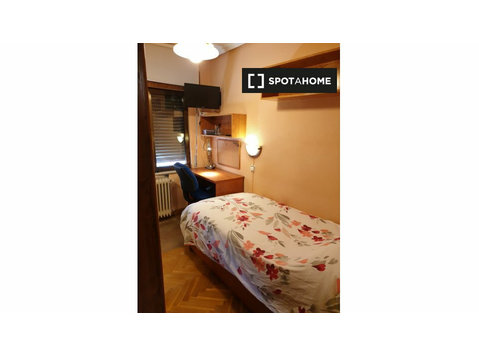 Sunny single room in the center of Salamanca - Females - Til leje