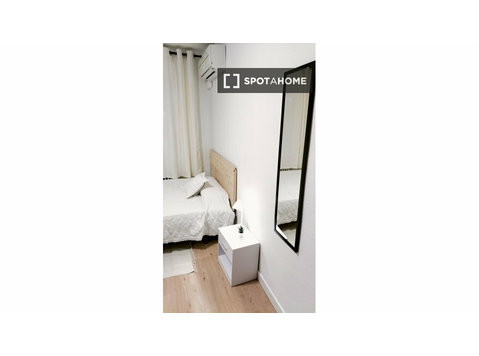 Zimmer zu vermieten in 5-Zimmer-Wohnung in Valladolid - Zu Vermieten
