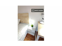 Room for rent in 5-bedroom apartment in Valladolid - Ενοικίαση