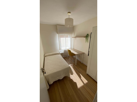 Room in Calle Doctor Mercado, Valladolid for 60 m² with 4… - Lakások