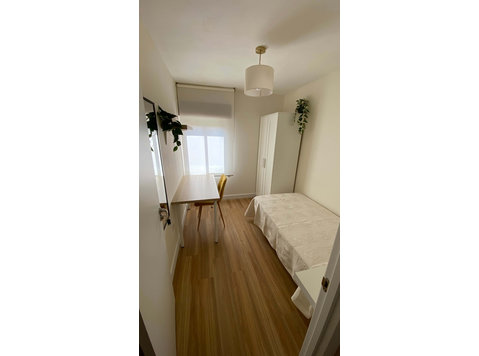 Room in Calle Doctor Mercado, Valladolid for 60 m² with 4… - Lakások
