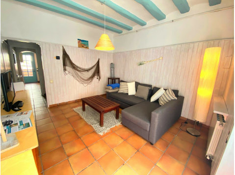 Flatio - all utilities included - Old fisherman's house in… - Te Huur