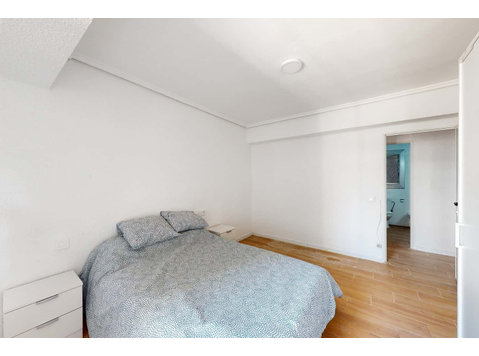 H2 - C/Clara Campoamor 14, piso 2 pta.A(4H1B) CS, SG - Apartments
