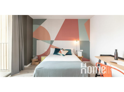 Moderna habitación en apartamento compartido en Barcelona - Pisos compartidos