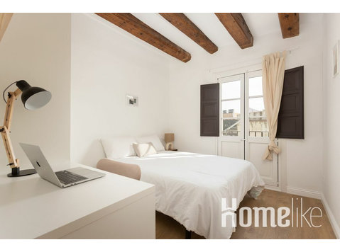 Chambre double privée avec balcon à Sant Pere - Collocation