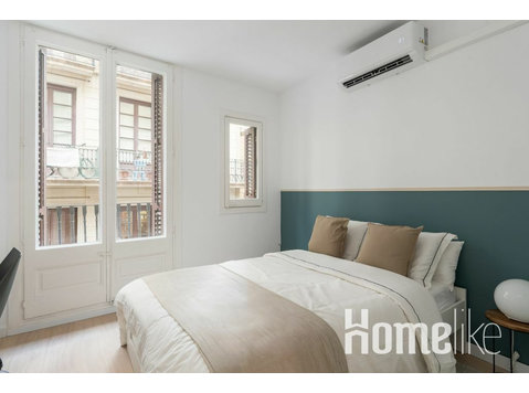 Private room in coliving building in Barcelona - Комнаты