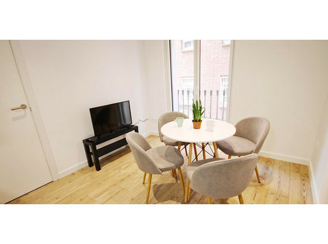 Room in co-living in Poble Sec R0122 - WGs/Zimmer