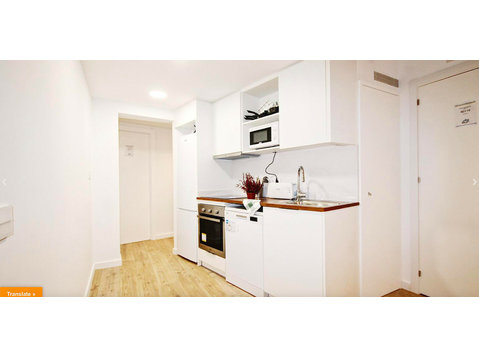 Room in co-living in Poble Sec R0123 - Комнаты
