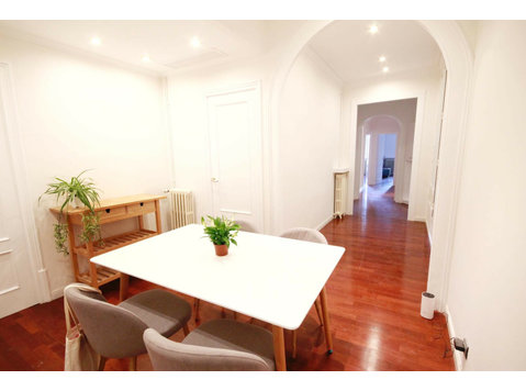 Room in flat to share in Barcelona R0158 - Flatshare
