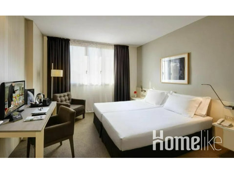 Room to rent in Av. de Roma - Kimppakämpät