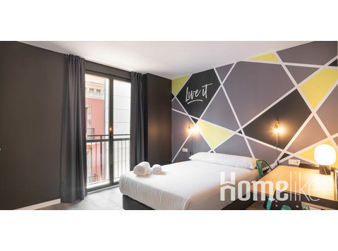 Spacious room in shared apartment in Barcelona - Kimppakämpät