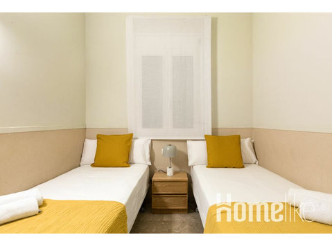 TWIN ROOM IN COLIVING ROOM - Комнаты