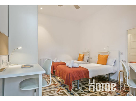 Tweepersoonskamer met 2 Aparte Bedden en Balkon in Coliving - Woning delen