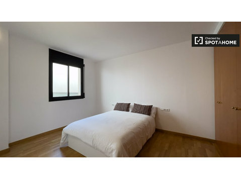 Bedroom 2 for rent in 3-bedroom apartment in Barcelona - 空室あり