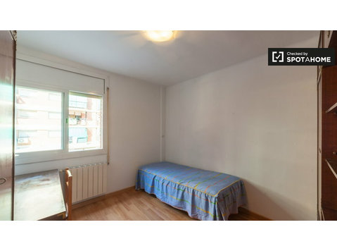 Bedroom  in bright 4-bedroom apartment with balcony for ren - برای اجاره