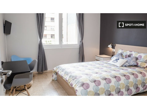 Helles Zimmer zur Miete in 3-Zimmer-Wohnung, Eixample Dreta - Zu Vermieten