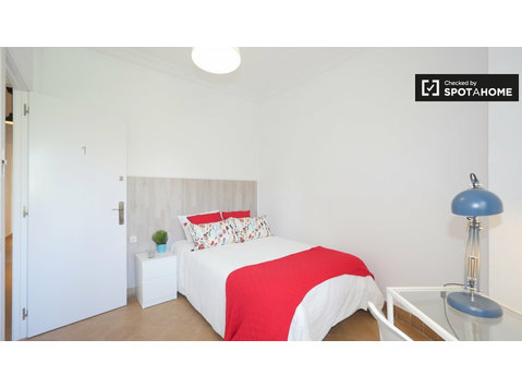 Bright room for rent in El Clot, Barcelona - Ενοικίαση