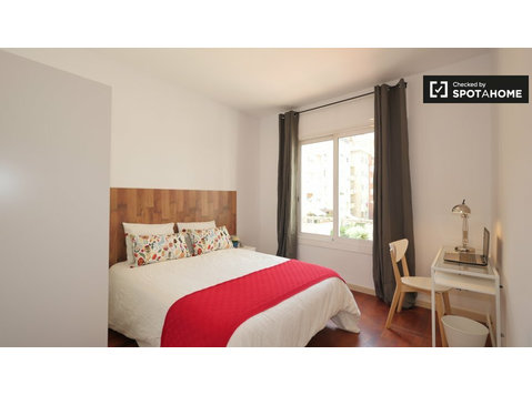 Jasny pokój do wynajęcia w Putxet, Barcelona - Do wynajęcia