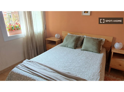 Charming room, Women only, for rent in Eixample, Barcelona - Аренда