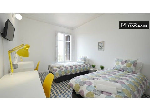 9 odalı daire Eixample, Barselona kiralık şık oda - Kiralık