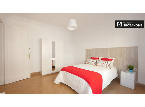 Chic room for rent in El Clot, Barcelona - Na prenájom
