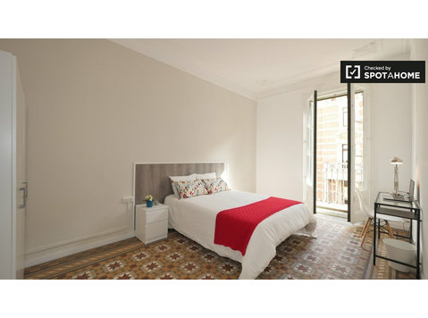 Chic room to rent in 5-bedroom apartment - Vuokralle