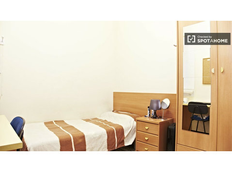 Komfortables Zimmer in einer Wohngemeinschaft in Eixample,… - Zu Vermieten