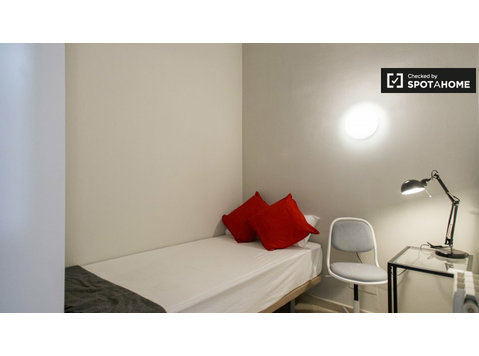 Rahat oda 6 yatak odalı daire, L'Esquerra de l'Eixample - Kiralık