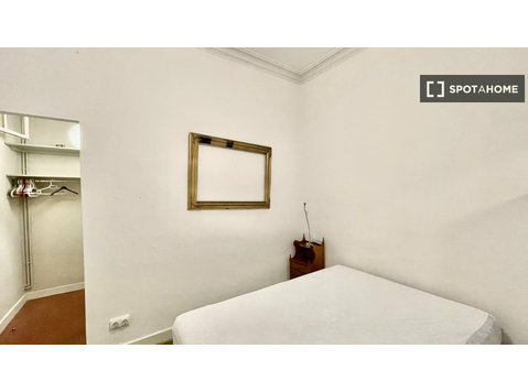 Cosy room for rent, 5-bedroom apartment, L’Eixample - For Rent