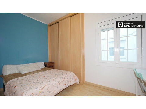 Gemütliches Zimmer in 3-Zimmer-Wohnung in Gràcia, Barcelona - Zu Vermieten
