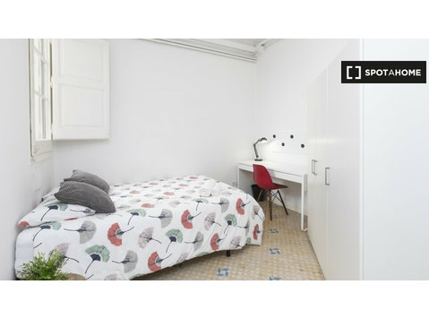 L'Eixample'de, 9 katlı, 3 yatak odalı bir dairede rahat bir… - Kiralık