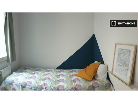 Cozy room for rent in Eixample, Barcelona - 出租