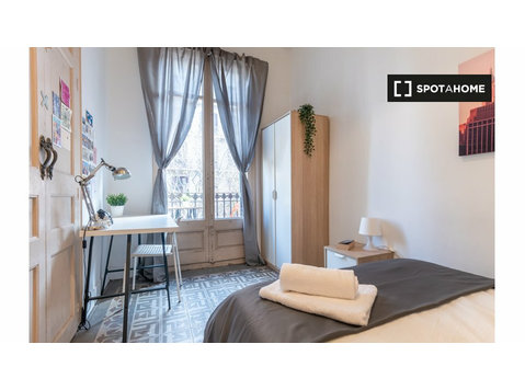 Cozy room in 7-bedroom apartment in Eixample, Barcelona - K pronájmu