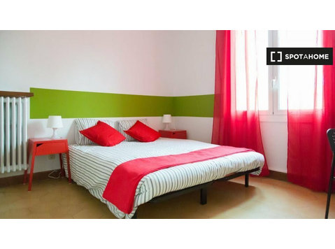 Przytulny pokój w apartamencie z 7 sypialniami w Eixample,… - Do wynajęcia