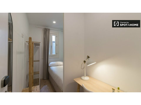 Enjoy the community of a coliving in the Gothic Quarter - For Rent