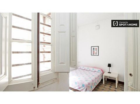 Equipped room in shared apartment in Eixample, Barcelona - เพื่อให้เช่า