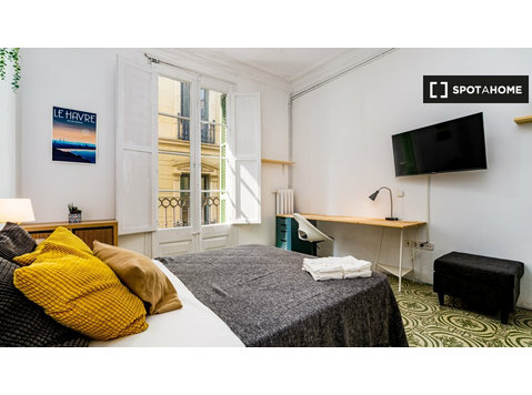 Equipped room in shared apartment in El Born, Barcelona - Disewakan