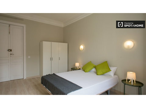Möbliertes Zimmer 6-Zimmer-Wohnung, L'Esquerra de l'Eixample - Zu Vermieten