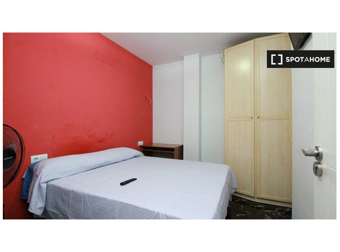 Furnished room in 4-bedroom apartment in Sants, Barcelona - Za iznajmljivanje