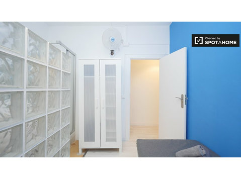 Möbliertes Zimmer in 5-Zimmer-Wohnung, Sant Martí, Barcelona - Zu Vermieten